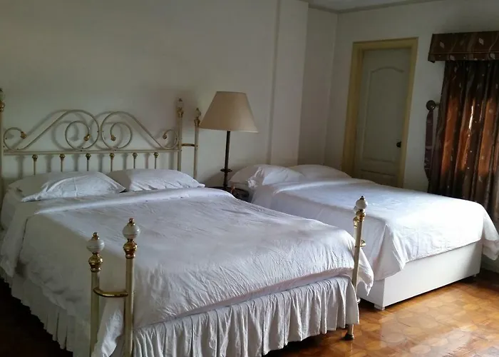 131 Roosevelt Ave Penthouse 25 Mbps Guest house Manila