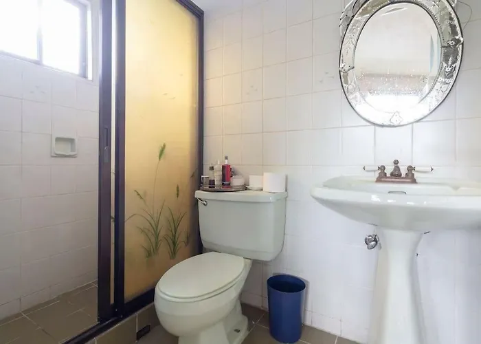 131 Roosevelt Ave Penthouse 25 Mbps *
