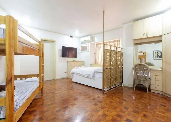 131 Roosevelt Ave Penthouse 25 Mbps Guest house