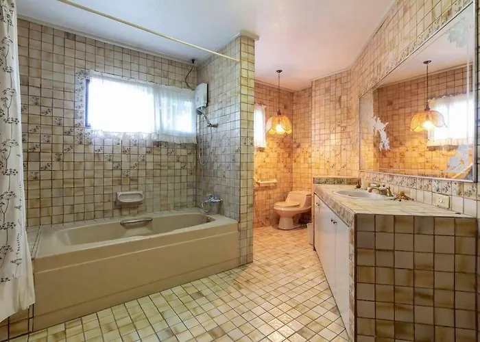 Guest house 131 Roosevelt Ave Penthouse 25 Mbps *